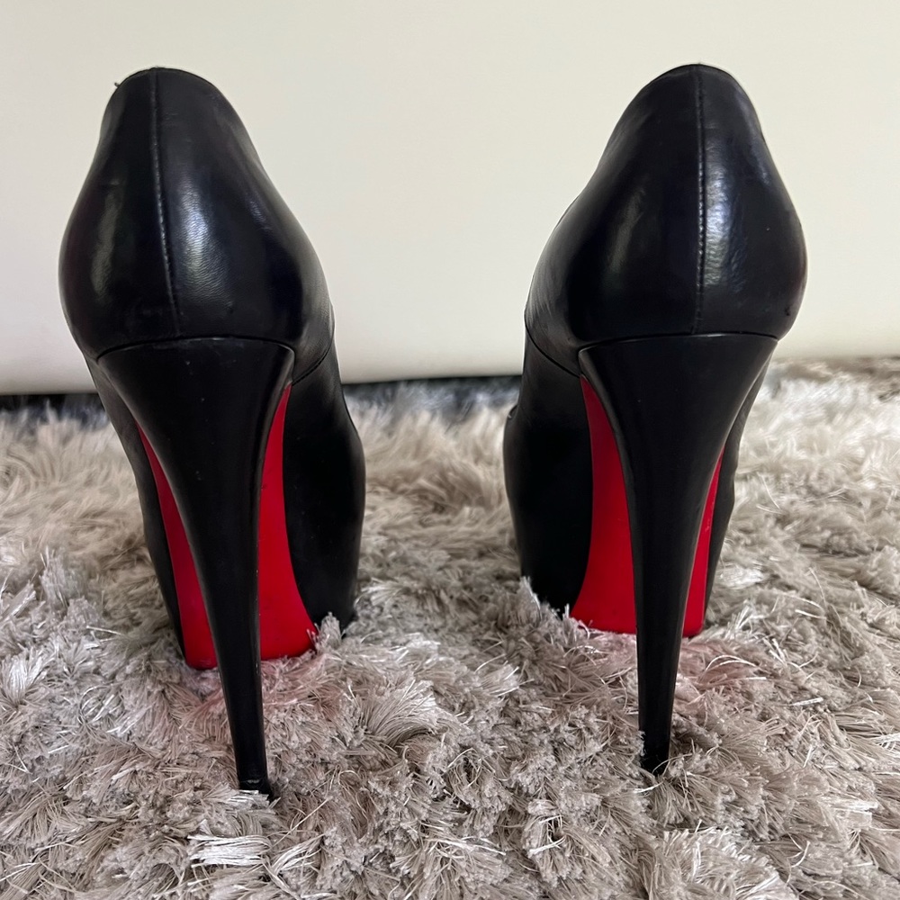 (SOLD) Authentic Louboutin Daffodile platform